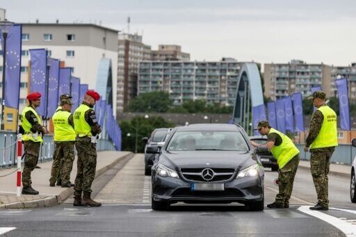 Poland starts border checks with Germany in anti-migrant clampdown