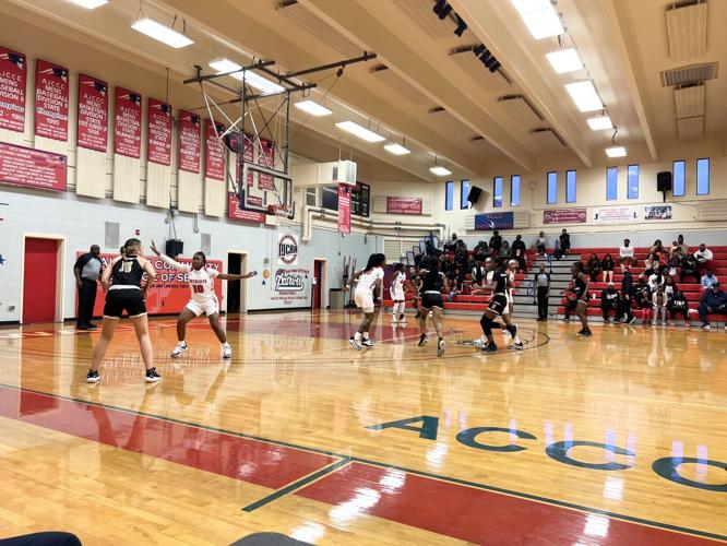 Wallace basketball teams pull out wins in weekend games