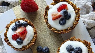 Mini Breakfast Granola Yogurt Cups