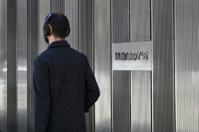 US loses last triple-A credit rating as Moody's cuts over govt debt