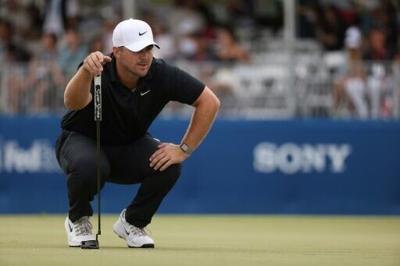 Chris Gotterup lines up a putt on the 18th green before completing his victory at the Sony Open in Hawaii