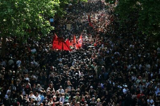 Masked protesters attack Socialists at France May Day rally