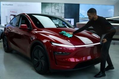 Tesla sinks below $1 tn market value as European auto sales slump