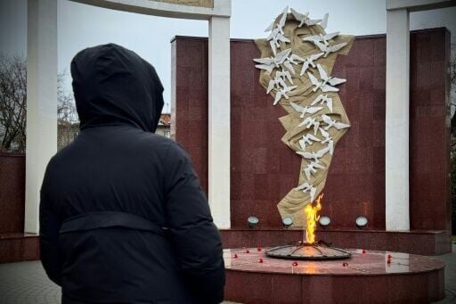 In Russia, where criticism of the campaign is banned, she was surrounded by supporters of the war