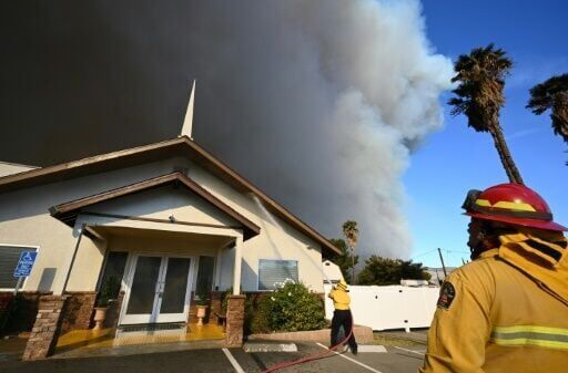 New explosive wildfire erupts near Los Angeles