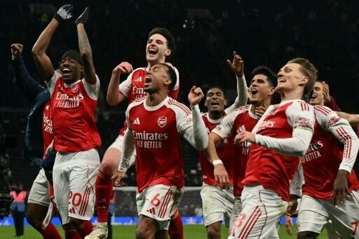 Arsenal thrashed Tottenham 4-1 to restore a five-point Premier League lead