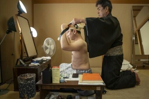 A fresh creation is crafted for each kabuki performance and customised for each actor, taking between a few hours and a month to complete depending on the complexity