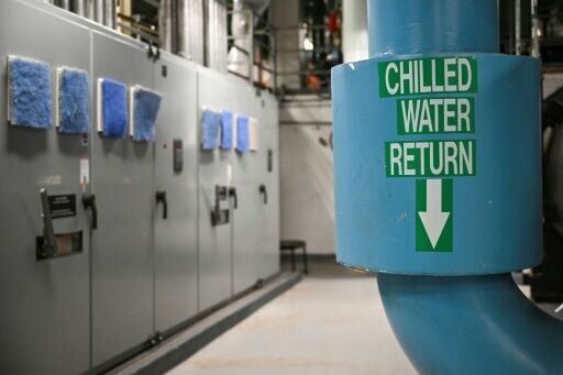 As world heats up, UN cools itself the cool way: with water