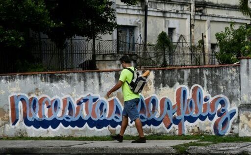 'You need to be happy': graffiti encourages Cuban self-reflection