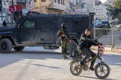 One dead as Palestinian security, militants clash in West Bank