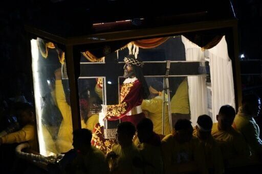 Crowds throng as Jesus statue parades through Philippine capital