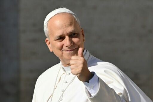 Young Catholics give rock star welcome to Pope Leo at vigil