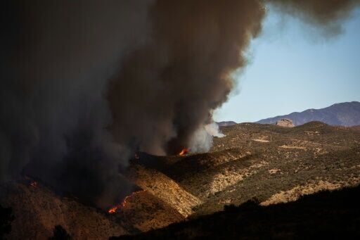 New explosive wildfire erupts near Los Angeles