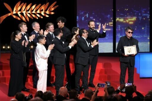 Filmmaker Panahi cheered on return to Iran after Cannes triumph