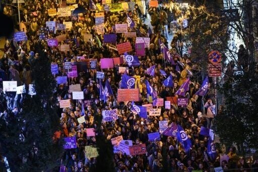 Thousands marched in Istanbul, despite a ban