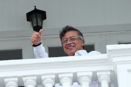 Colombia's President Gustavo Petro waves to the press from a balcony at the Palacio de las Garzas in Panama City in January 2026