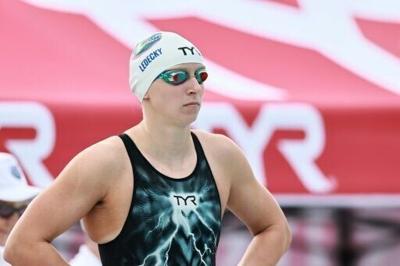 US swim star Ledecky smashes her longstanding 800m freestyle world record