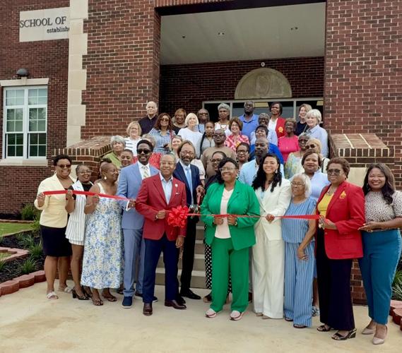 Ribbon cutting School of Discovery