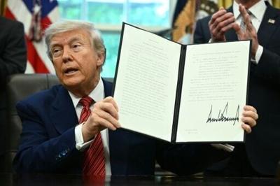Trump signs orders to boost US nuclear energy