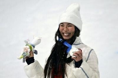America's Chloe Kim won Olympic silver in the women's snowboard halfpipe final