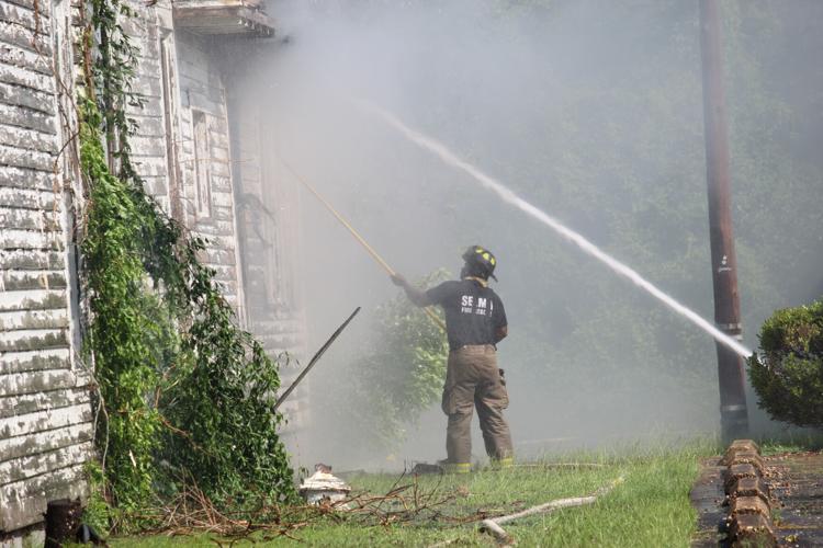 Selma firefighters battle blaze at abandoned house on Selma Avenue