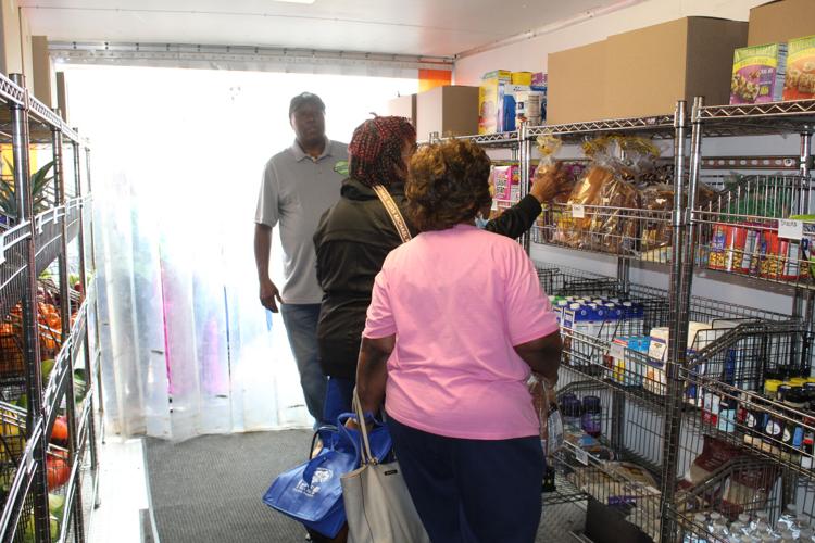 Mark Peterson with Ziscuit with customers