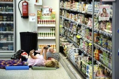 Exceptional Nordic heatwave stumps tourists seeking shade