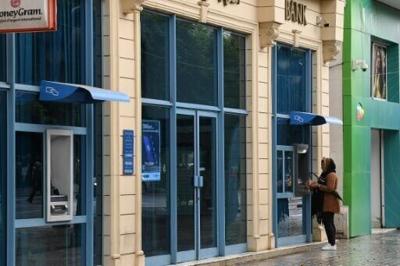 'Got cash?' Tunisians grapple with new restrictions on cheques