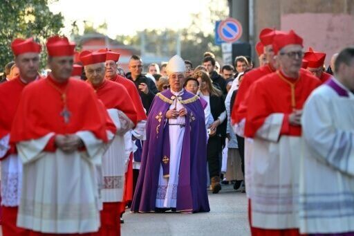 'Stable' pope marks start of Lent in hospital