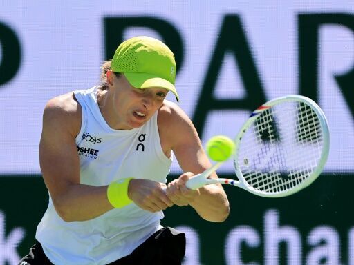 Swiatek, Medvedev sprint into Indian Wells fourth round