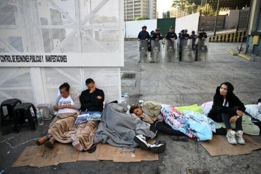 Hundreds of political prisoners remain behind bars despite government promises to free them