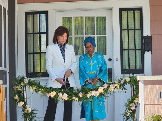 Jawana Jackson cutting ribbon