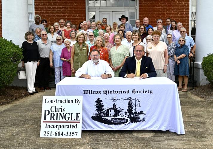 Wilcox Historical Society signs contract for construction