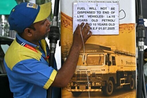 Indian capital bans fuel for old cars in anti-pollution bid
