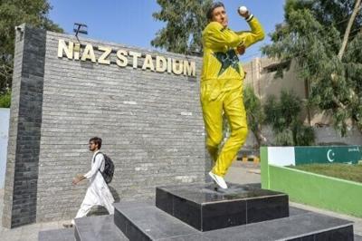Pakistan's Akram praises his statue amid social media flak