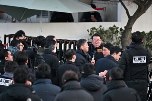 South Korean investigators abandon arrest of President Yoon