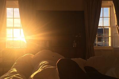 How to wake up without caffeine: 7 natural ways to feel more alert