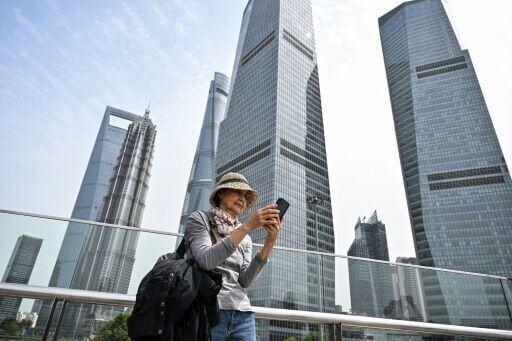Shanghai's elderly investors keep faith despite stock market woes