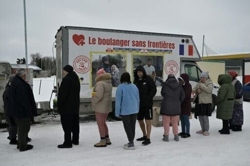 By making bread, the French volunteer, who calls himself a "baker without borders", wants to help Ukrainians through an especially cold winter.