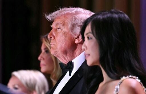 (L/R) White House Press Secretary Karoline Leavitt, US First Lady Melania Trump, US President Donald Trump and CBS News senior White House correspondent Weijia Jiang attend the White House Correspondents dinner at the Washington Hilton in Washington
