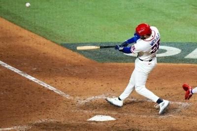 Austin Wells smashes a game-ending three-run homer to give the Dominican Republic a 10-0 victory over South Korea in a quarterfinal of the World Baseball Classic