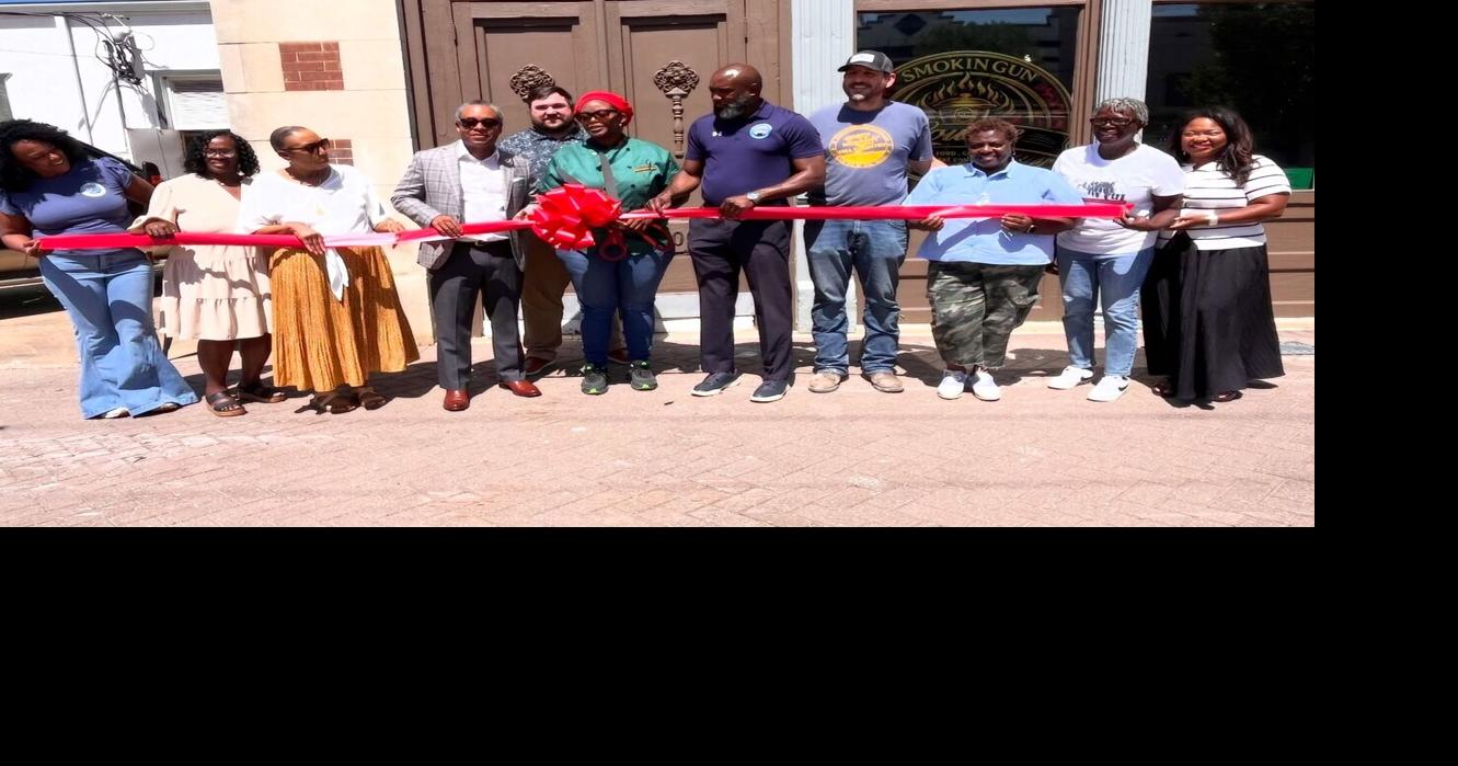 Ribbon cut for Smokin Gun Cafe in Selma