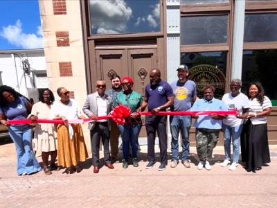 Smokin Gun Cafe ribbon cutting