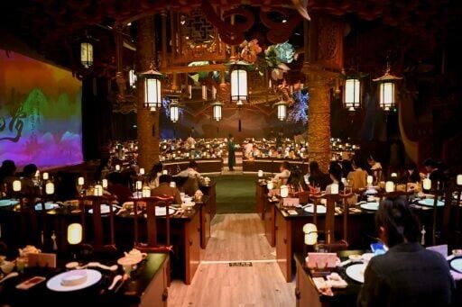 Customers have paid to "time travel" back to ancient China for a few hours in an experience offered by the newly opened themed restaurant