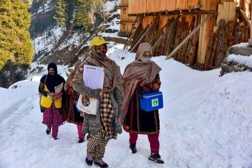 Pakistan health workers kick off polio drive despite snow