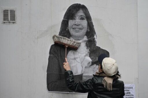 Argentine ex-president Kirchner to serve prison term at home