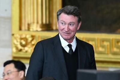 Hockey icon Wayne Gretzky faces backlash in Canada over Trump support