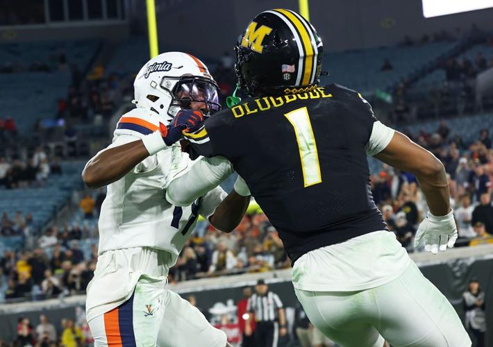 Mizzou wide receiver Donovan Olugbode (1) looks to receive a pass