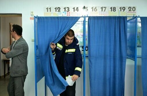 Pro-EU centrist wins tense Romania presidential vote rerun