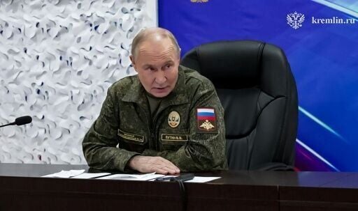 Russian President Vladimir Putin visited an army control post on Thursday